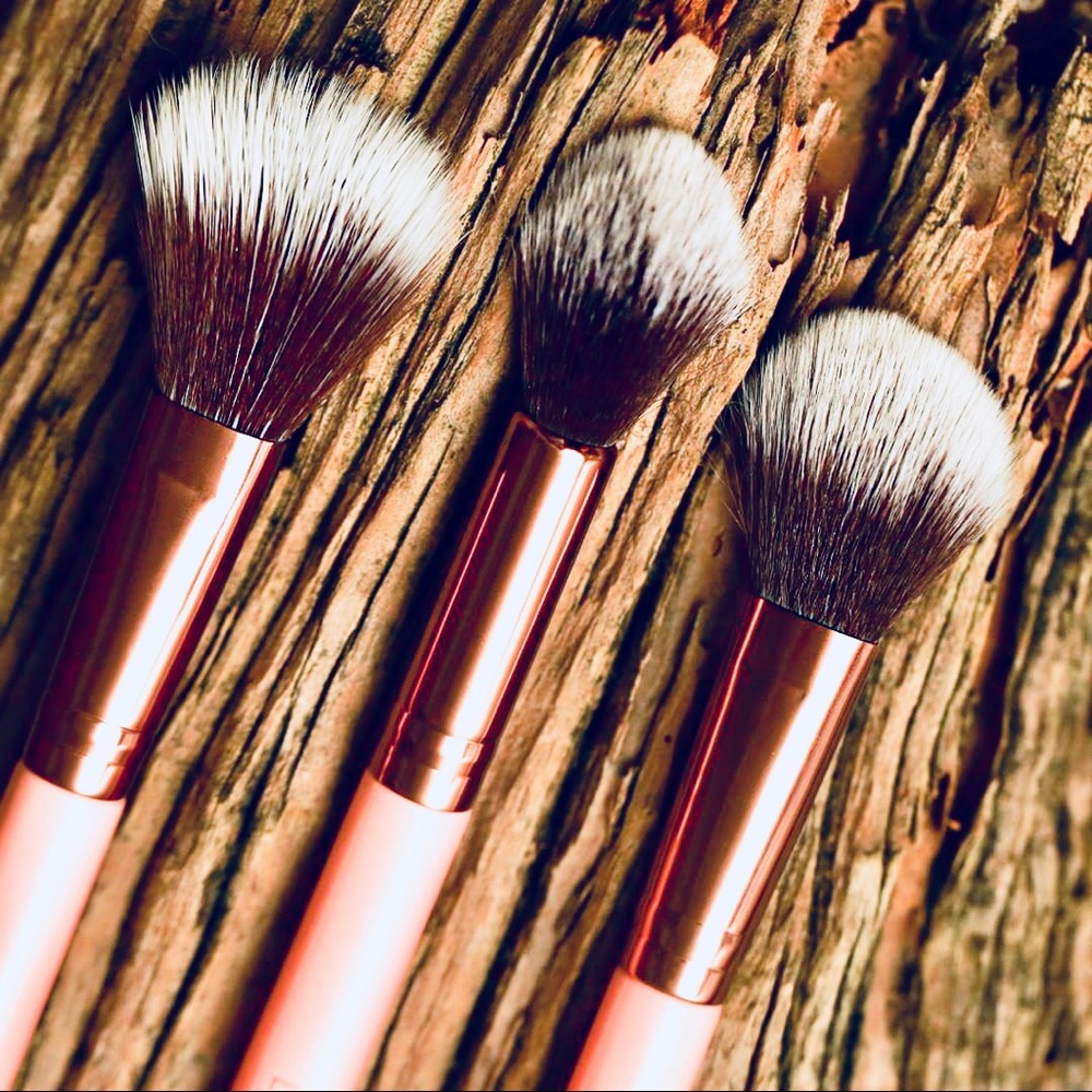 LUXIE | Cosmetic Brushes | Original Price $75 - Picture 6 of 9
